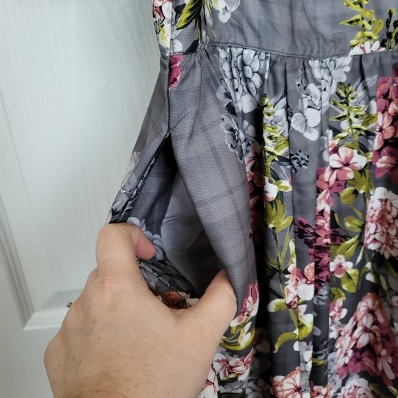 Eshakti Gray Hydrangea Dress - Picture 4 of 7